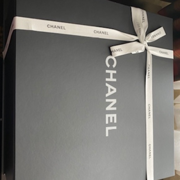 Large NEVER used black authentic leather bullskin Chanel purse w/receipt !!! - Picture 4 of 6